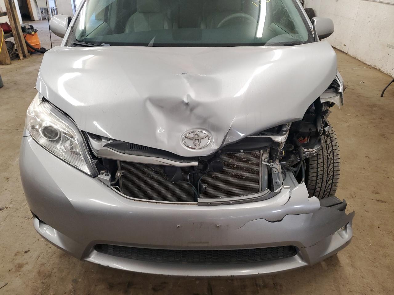2014 Toyota Sienna - Image 12