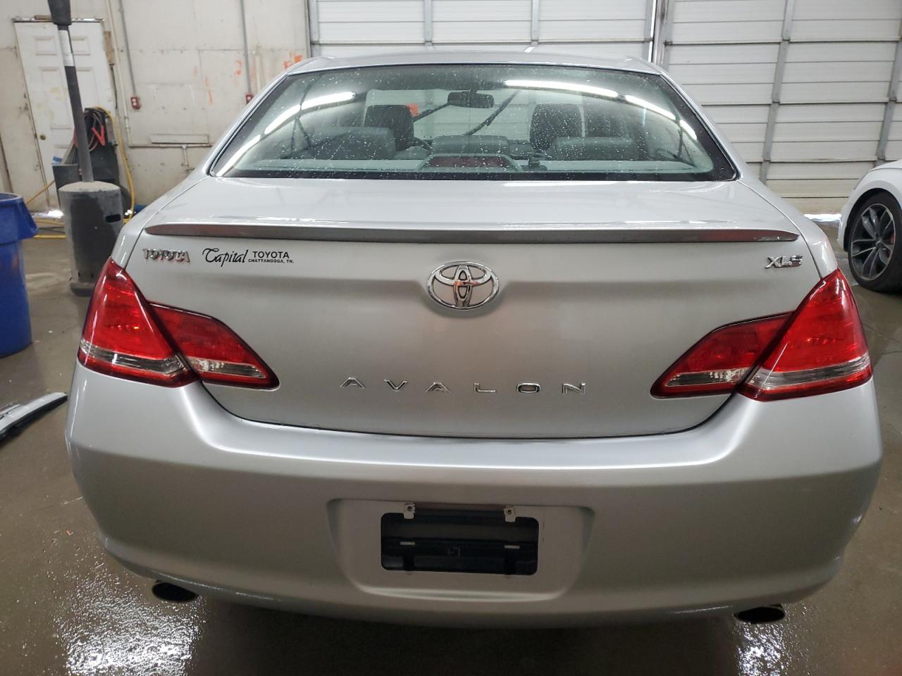 2007 Toyota Avalon - Image 6