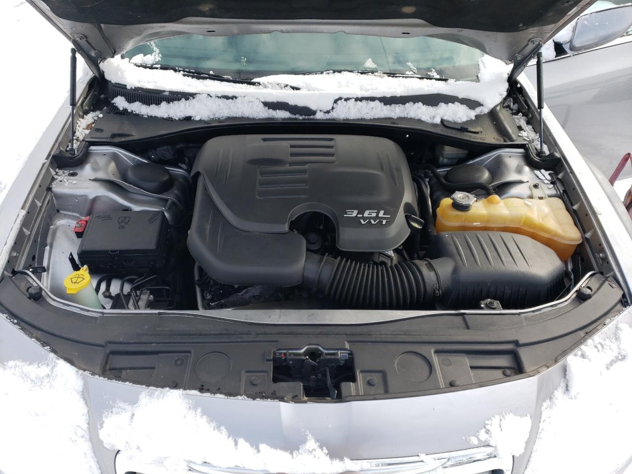2013 Chrysler 300 - Image 11
