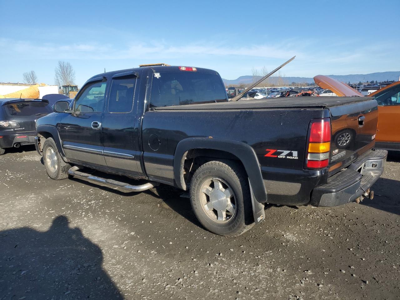 2004 GMC Sierra - Image 2