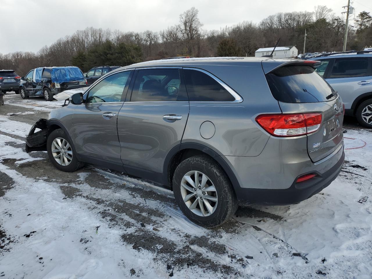 5XYPG4A34HG258005 2017 KIA SORENTO - Image 2