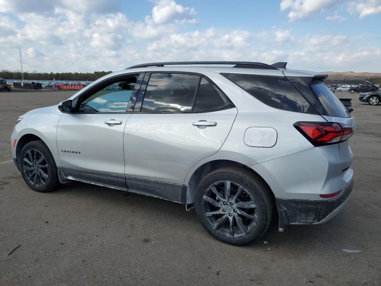 2022 Chevrolet Equinox - Image 2