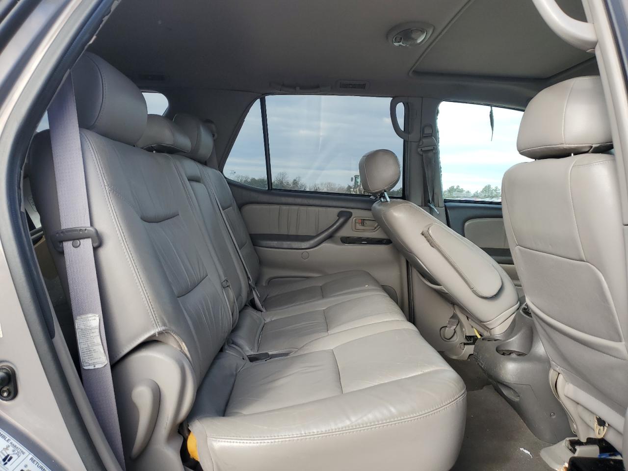 2002 Toyota Sequoia - Image 11