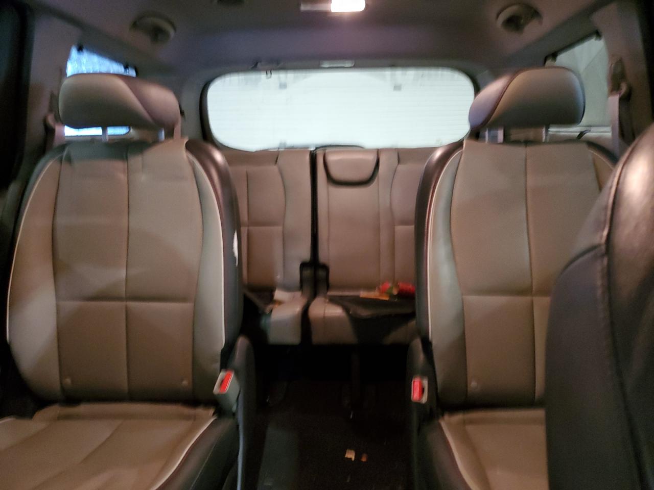 2016 Kia Sedona - Image 10