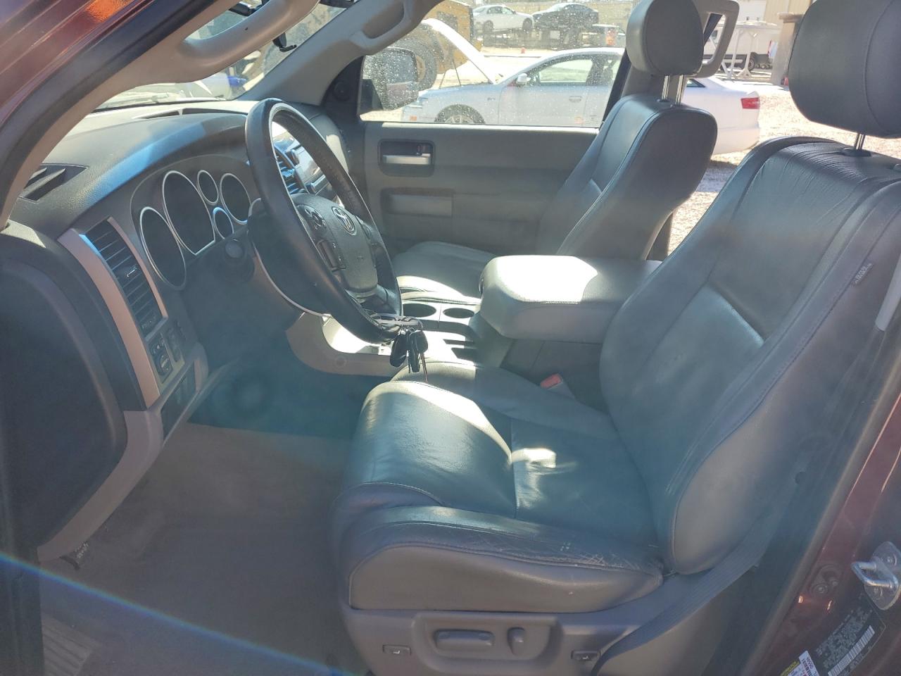 2010 Toyota Sequoia - Image 7