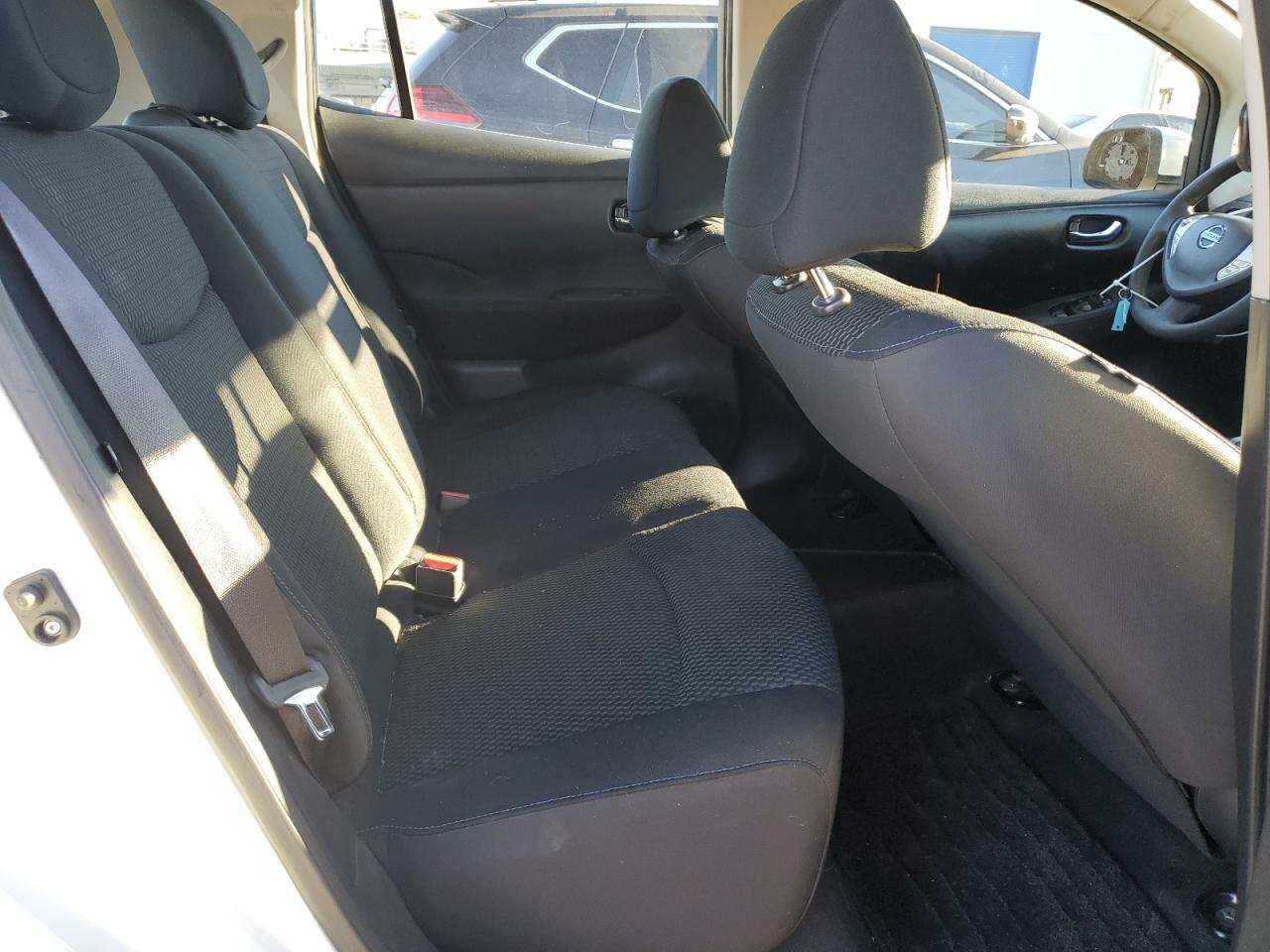 2016 Nissan Leaf - Image 10
