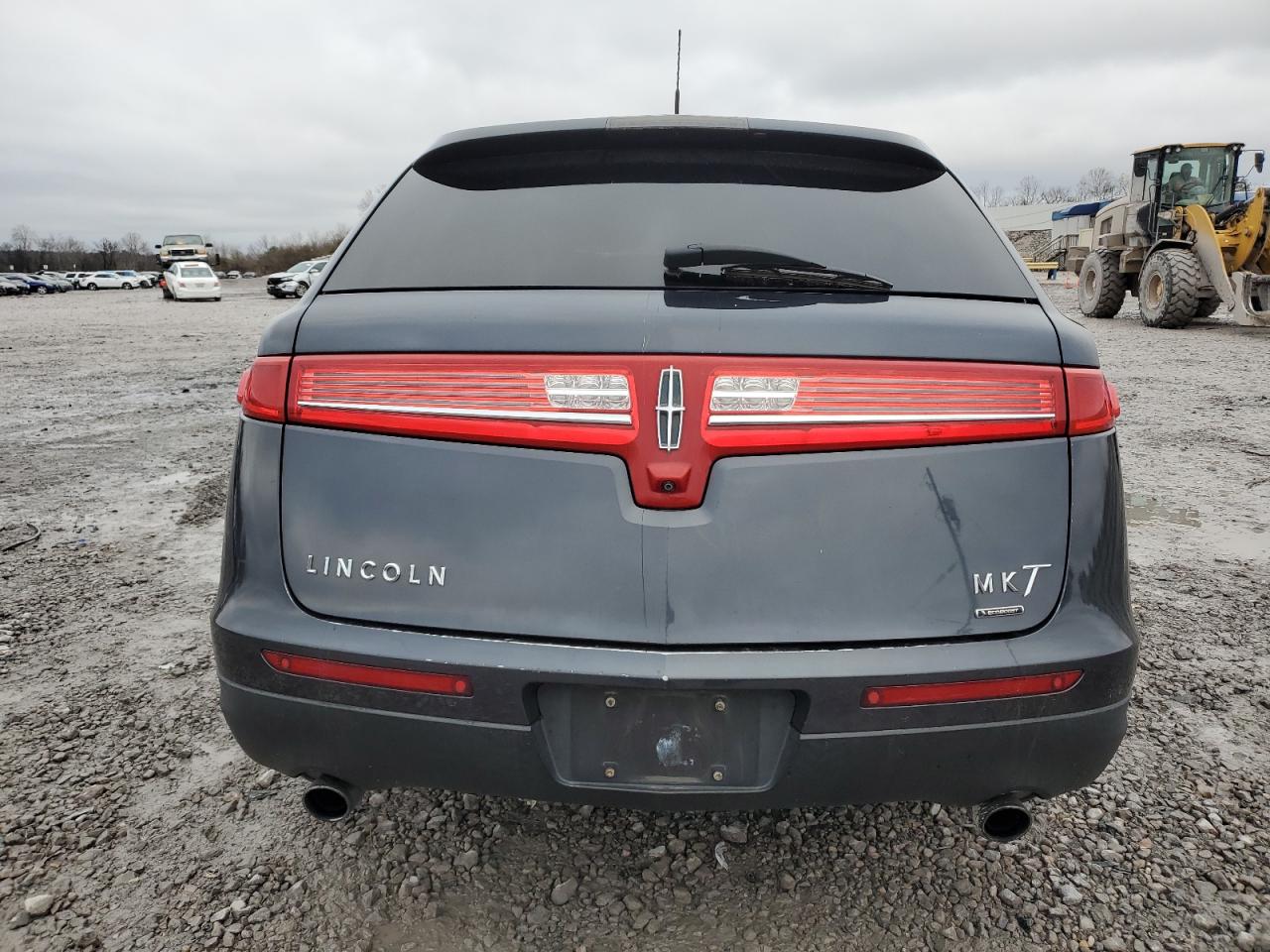 2014 Lincoln MKT - Image 6