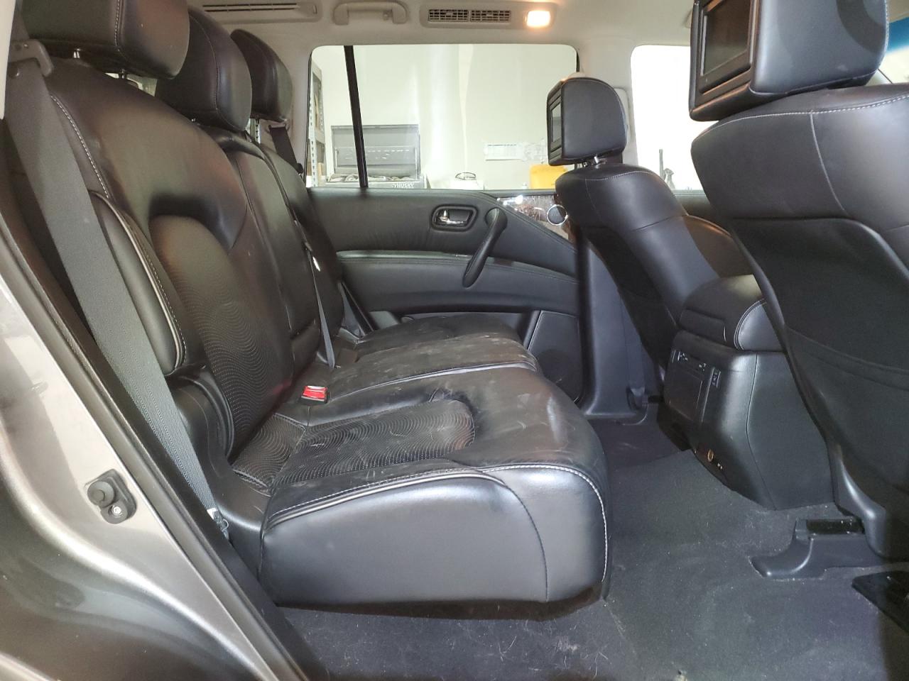 2015 Infiniti QX80 - Image 11