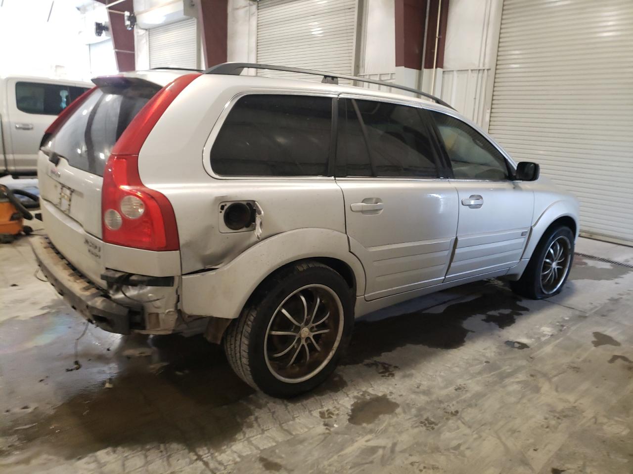 2004 Volvo XC90 - Image 3