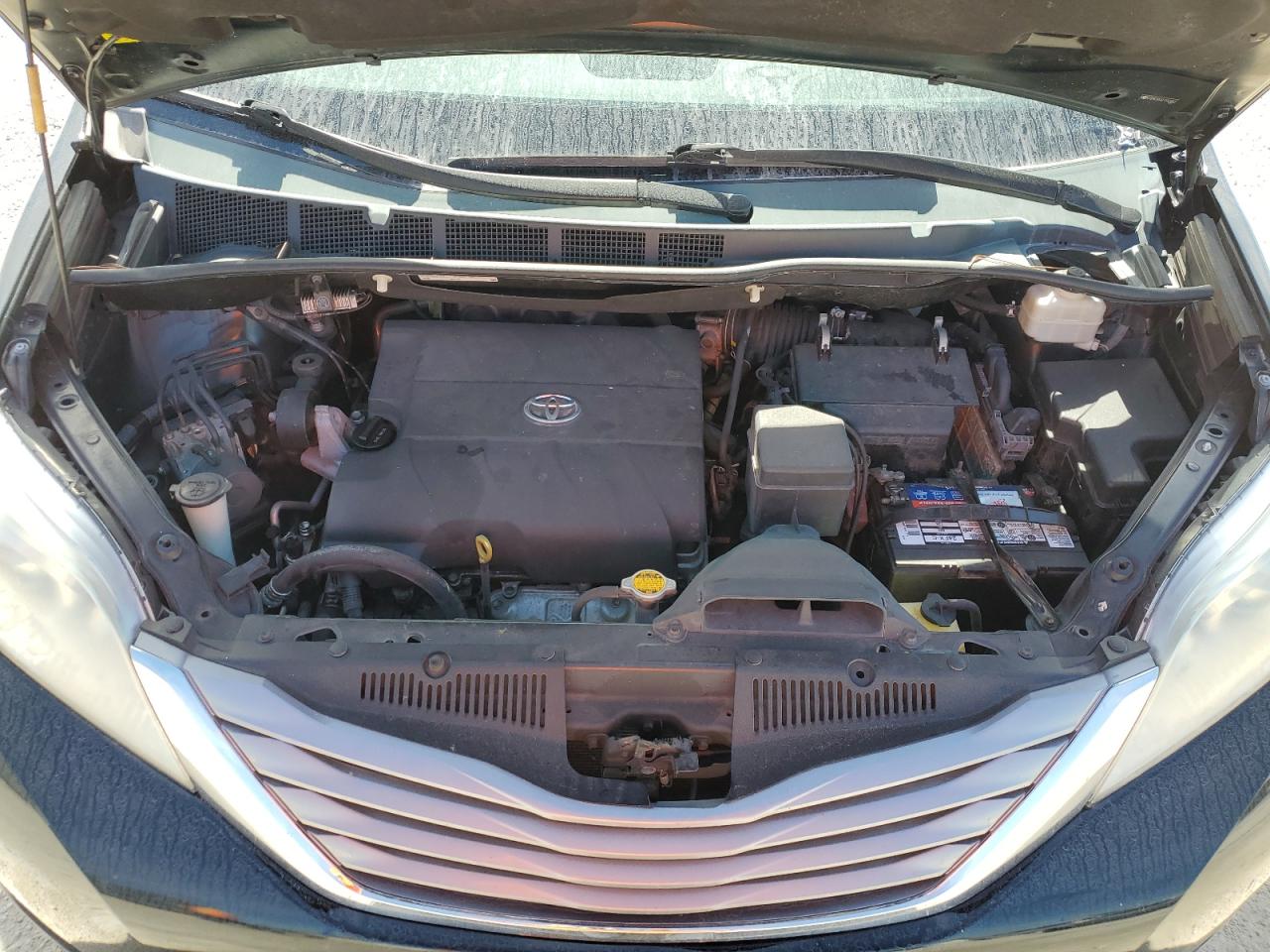 2015 Toyota Sienna - Image 12