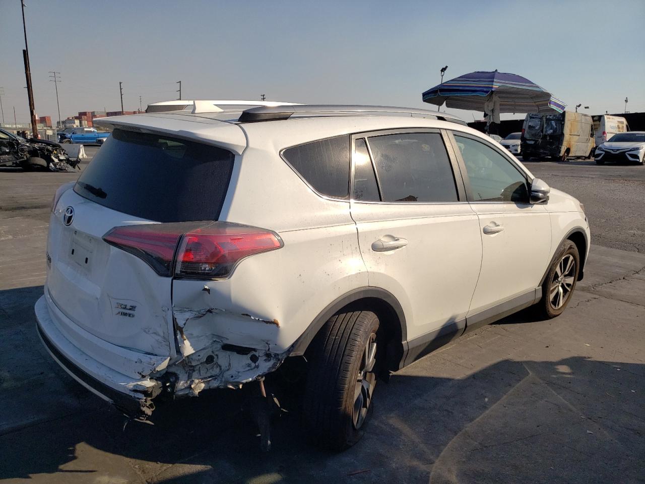 VIN JTMRFREV0HJ708947 2017 TOYOTA RAV4 no.3