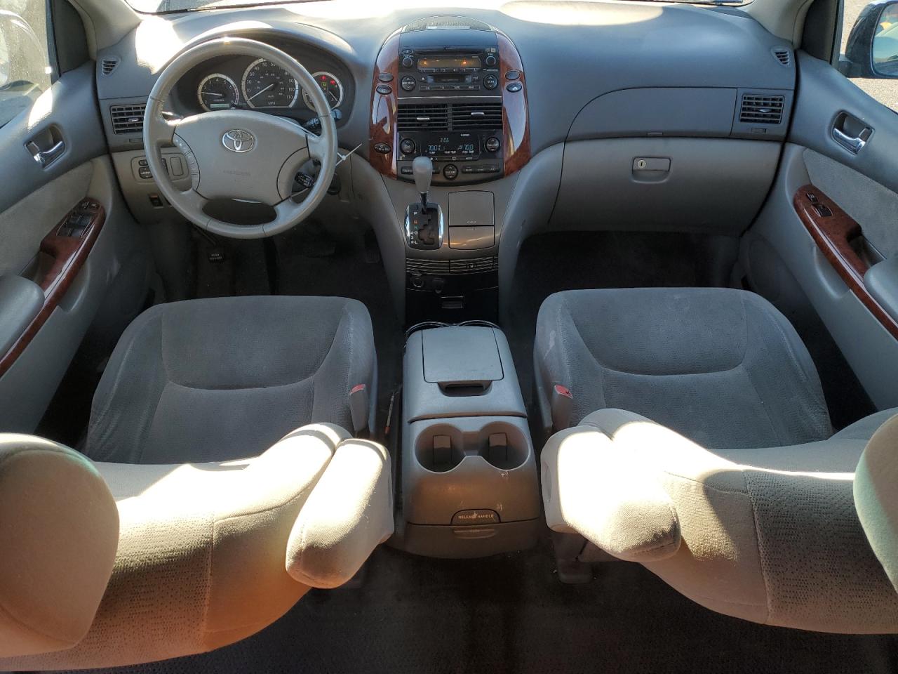 2005 Toyota Sienna - Image 8