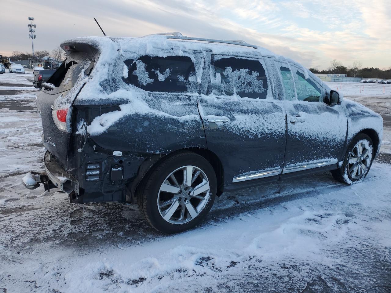 2015 Nissan Pathfinder - Image 3