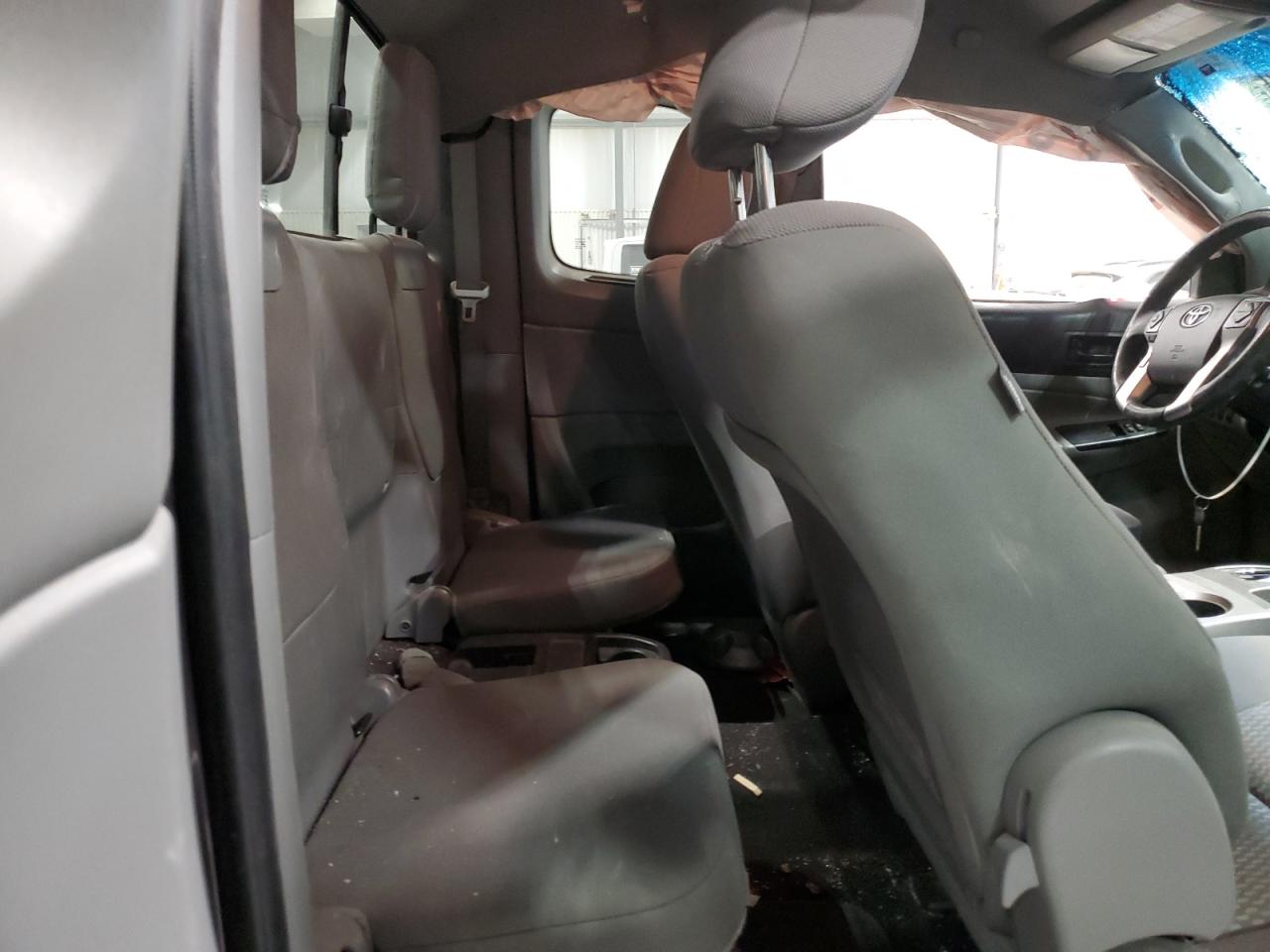 2015 Toyota Tacoma - Image 10