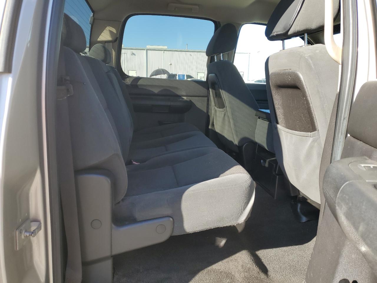 2007 Chevrolet Silverado - Image 11