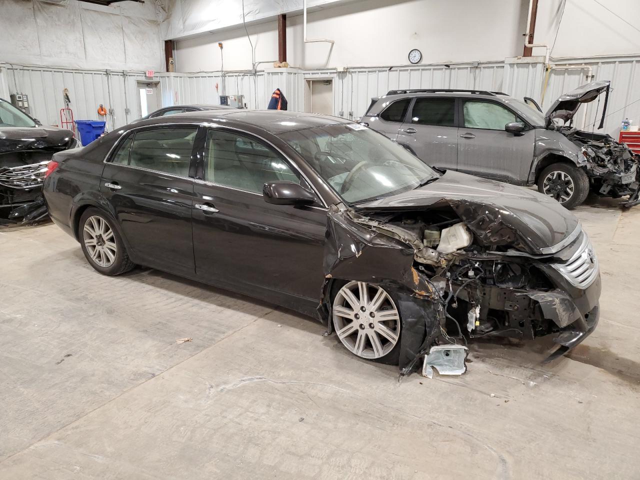 2010 Toyota Avalon - Image 4