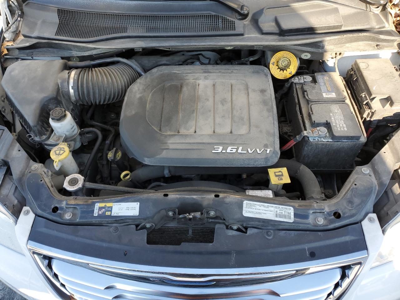2015 Chrysler Town & Country - Image 12