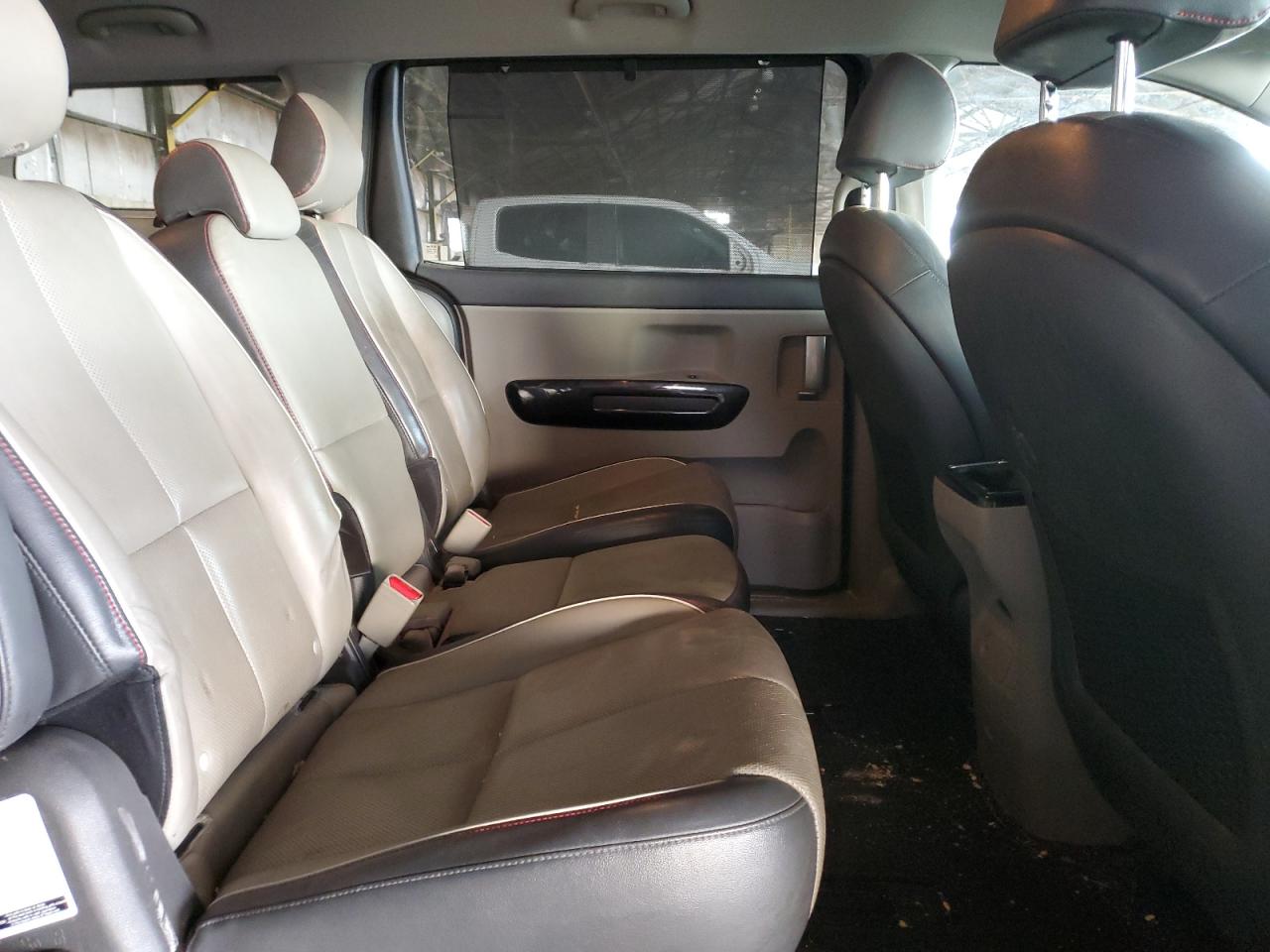 2016 Kia Sedona - Image 11