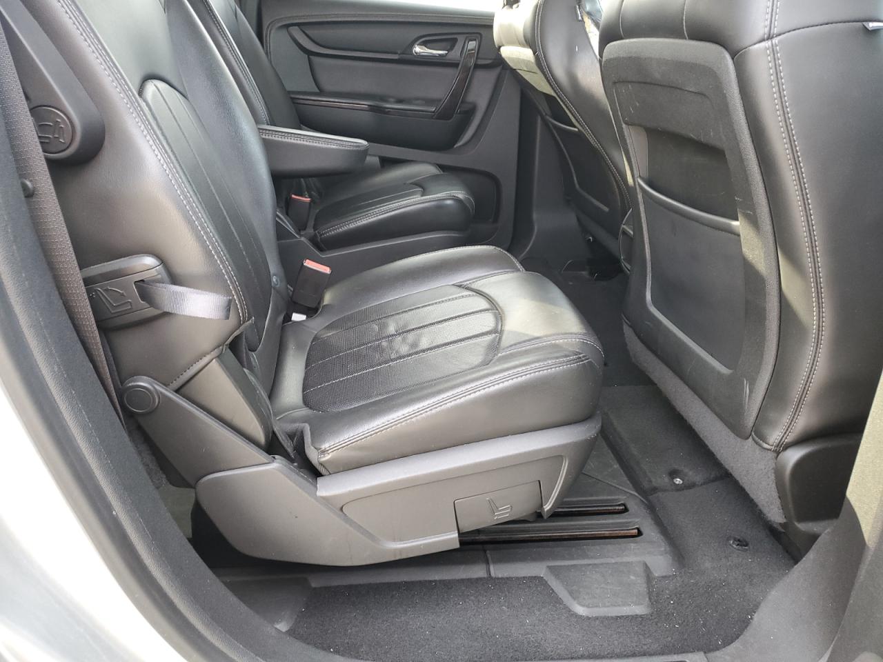 2015 Chevrolet Traverse - Image 11