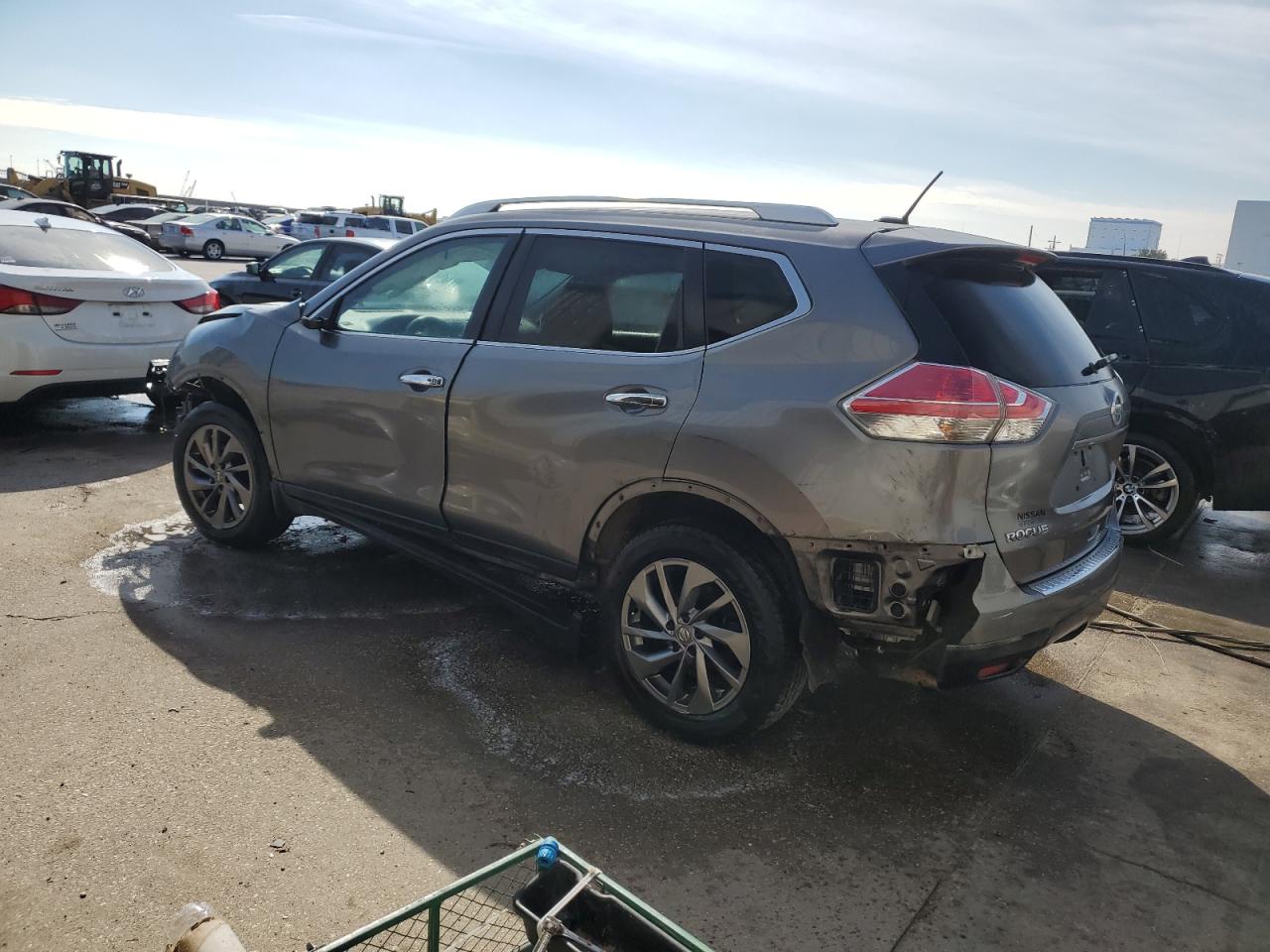 2016 Nissan Rogue - Image 2