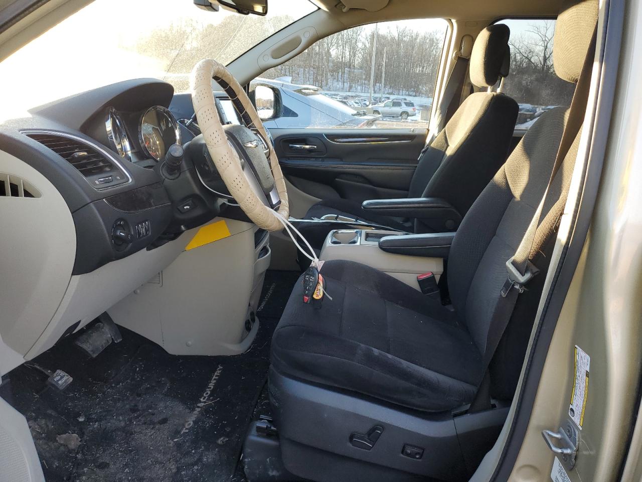 2011 Chrysler Town & Country - Image 7