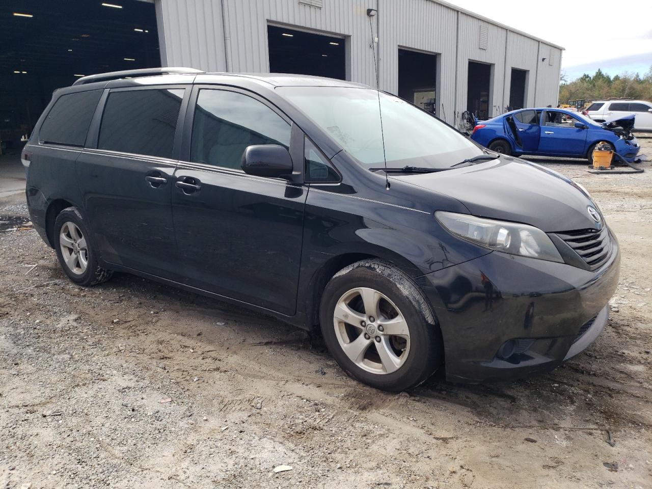 2013 Toyota Sienna - Image 4