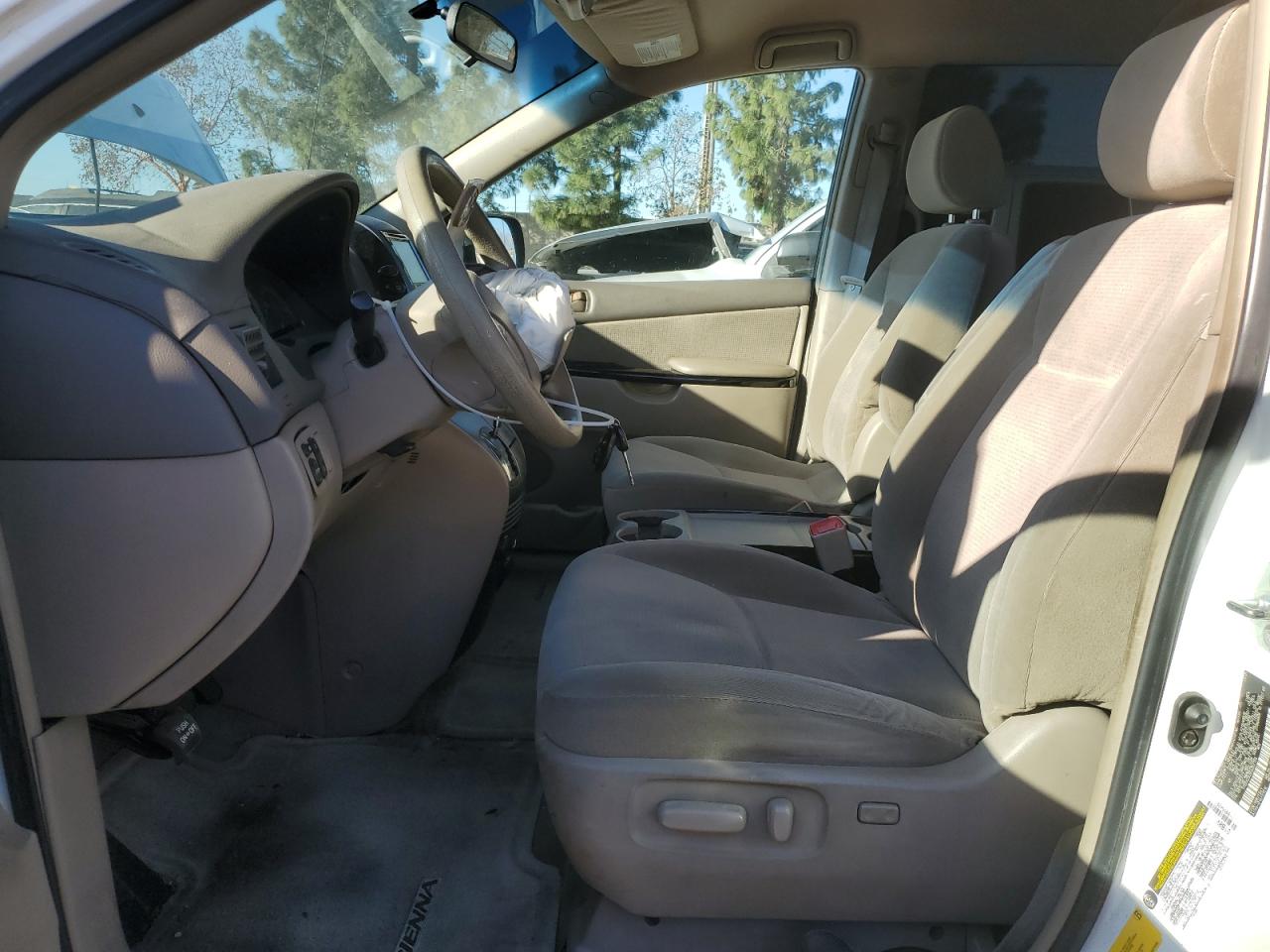 2005 Toyota Sienna - Image 7