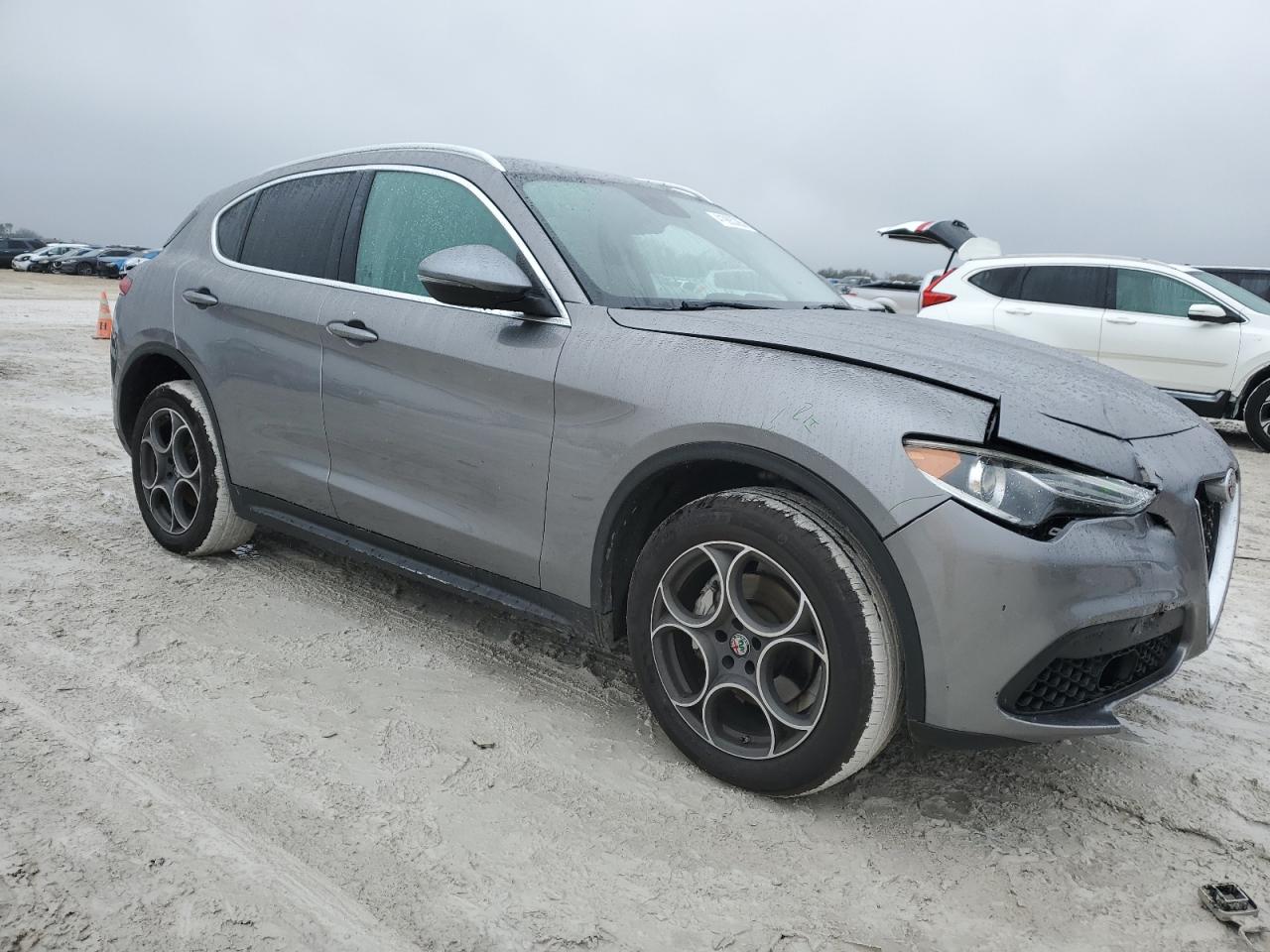 2018 Alfa Romeo Stelvio - Image 4