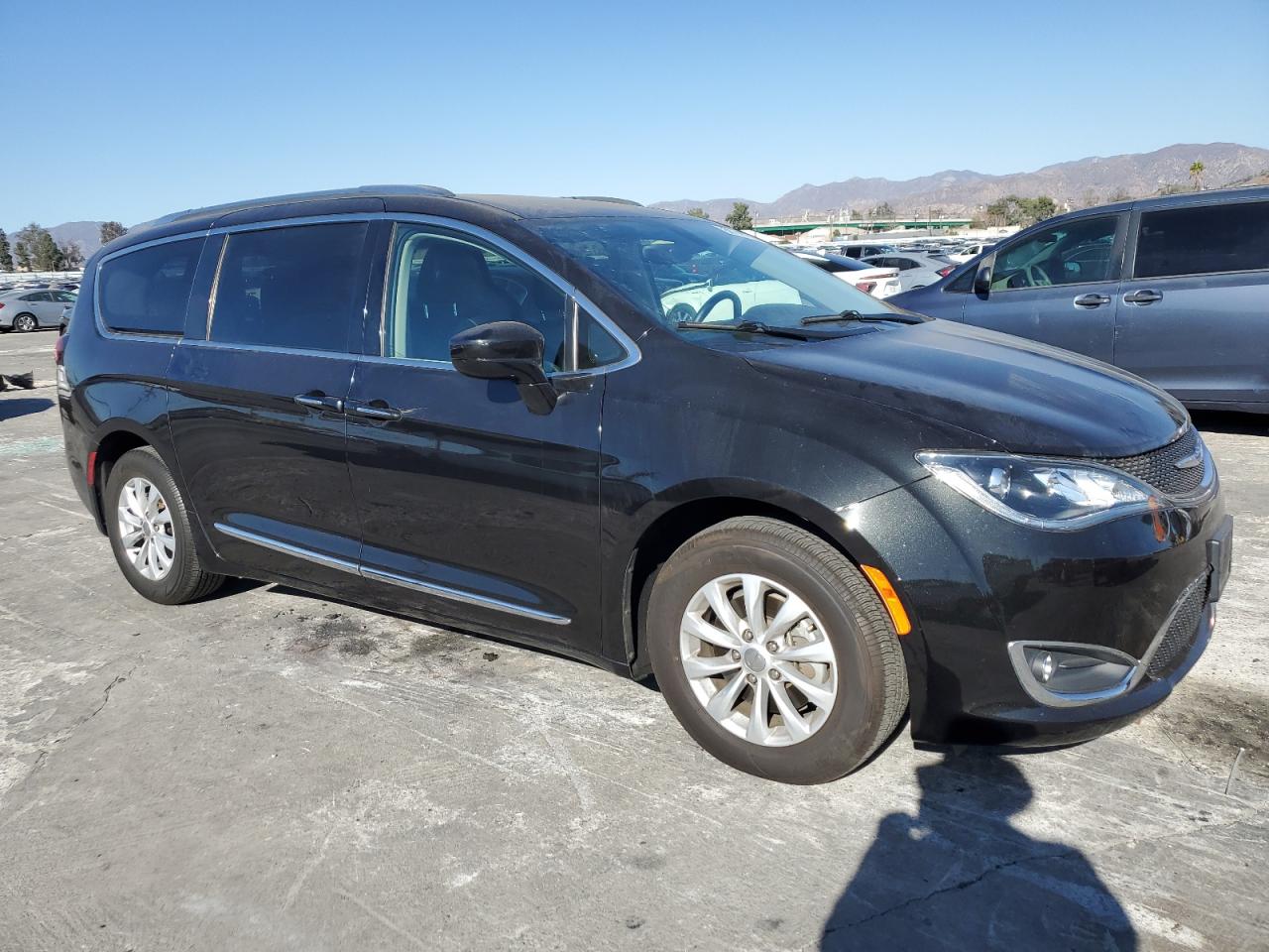 2018 Chrysler Pacifica - Image 4