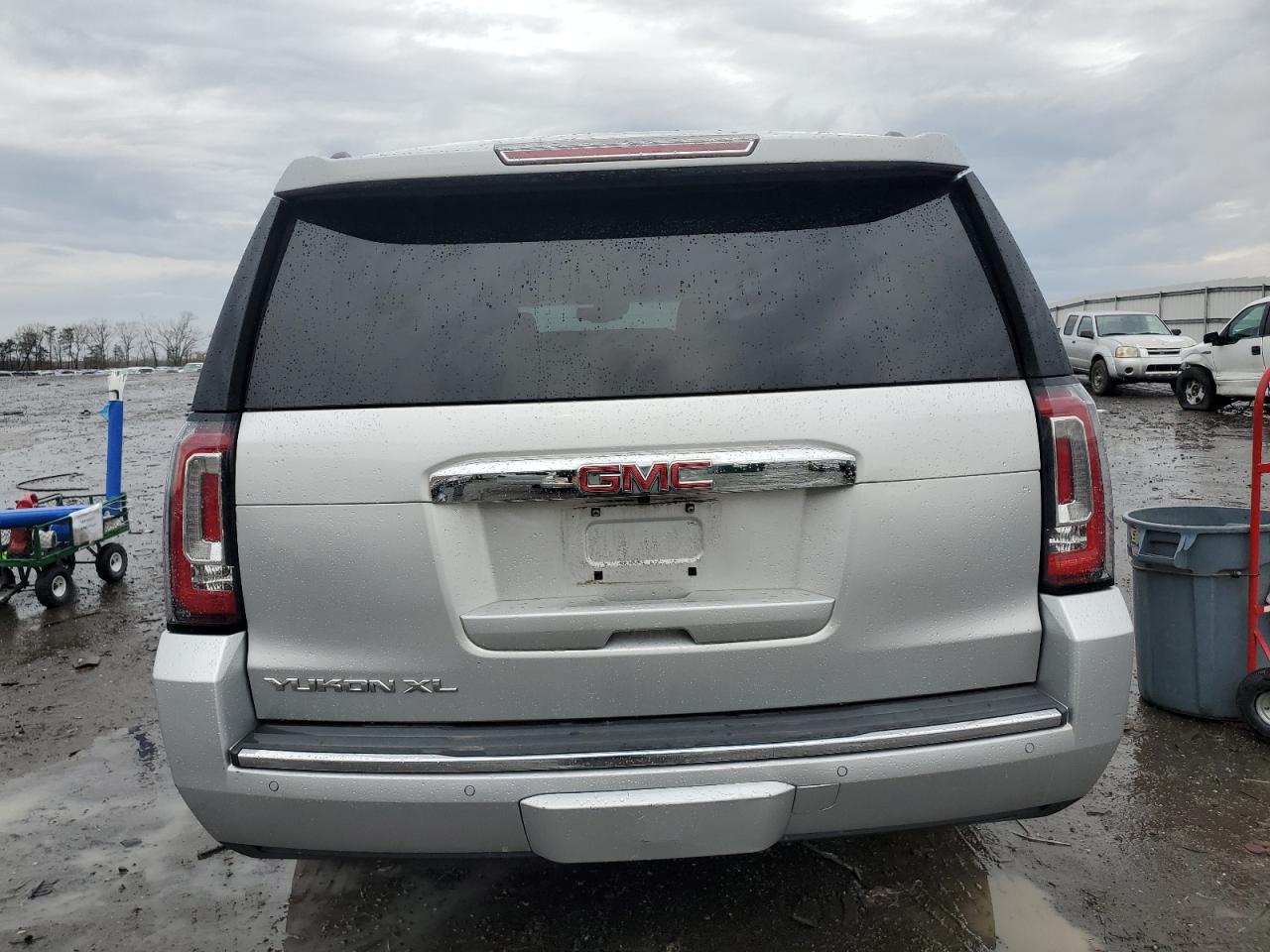 2017 GMC Yukon - Image 6