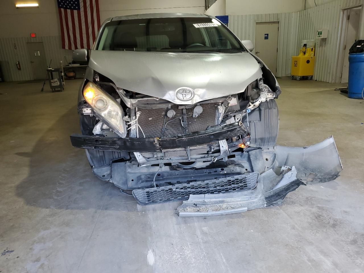 2012 Toyota Sienna - Image 5