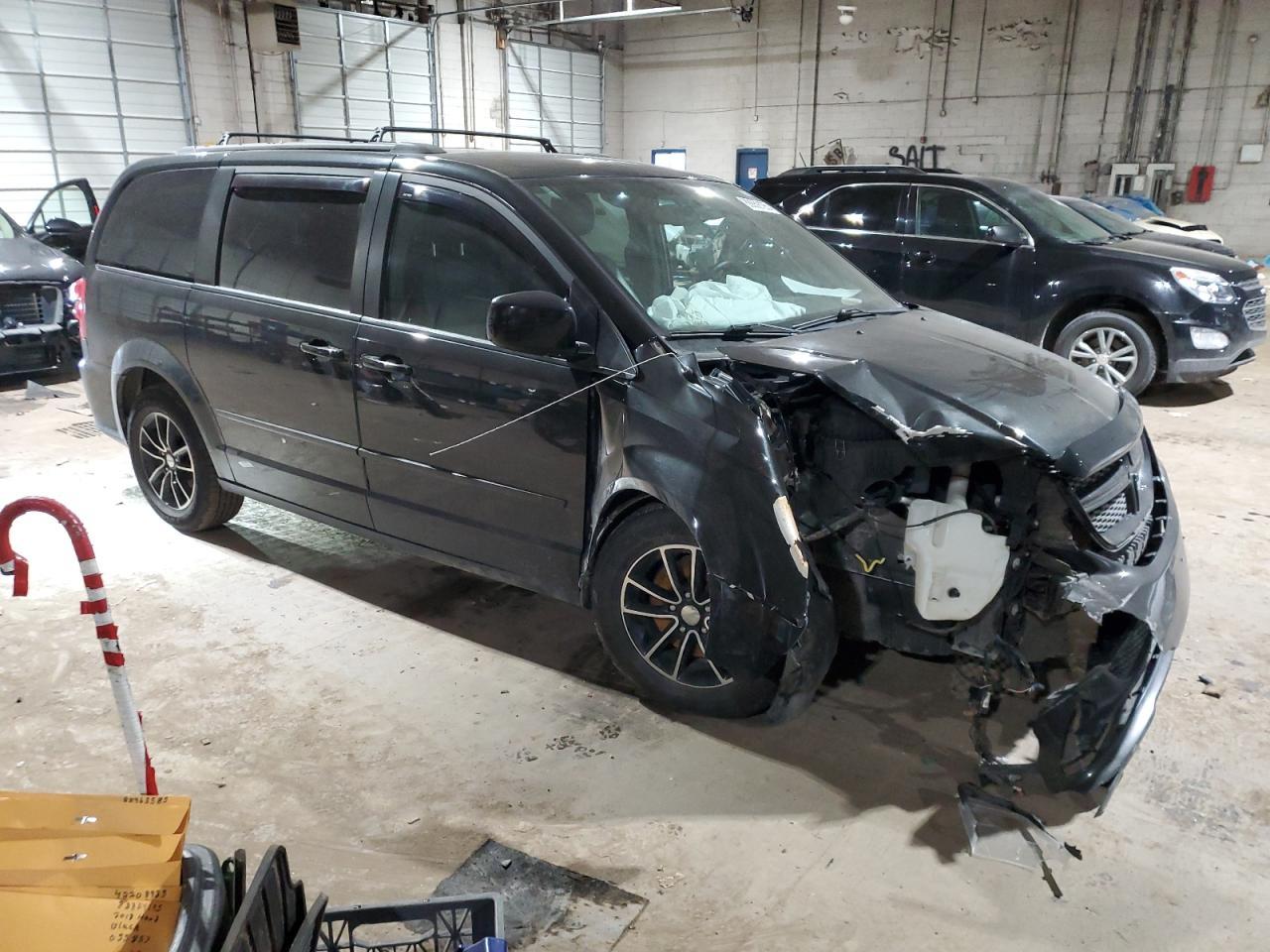 2017 Dodge Caravan - Image 4