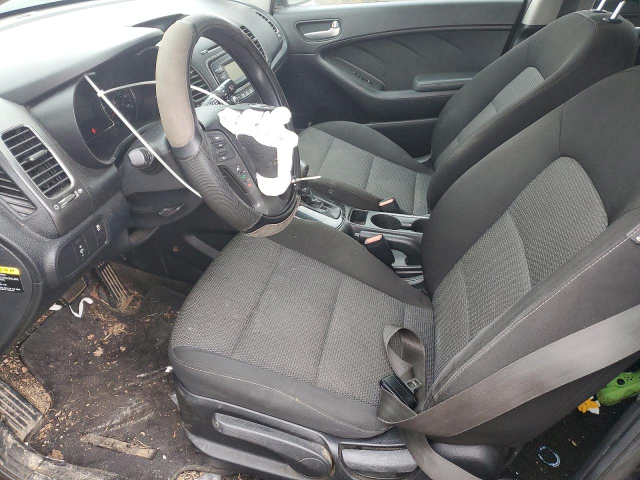 2017 Kia Forte - Image 7