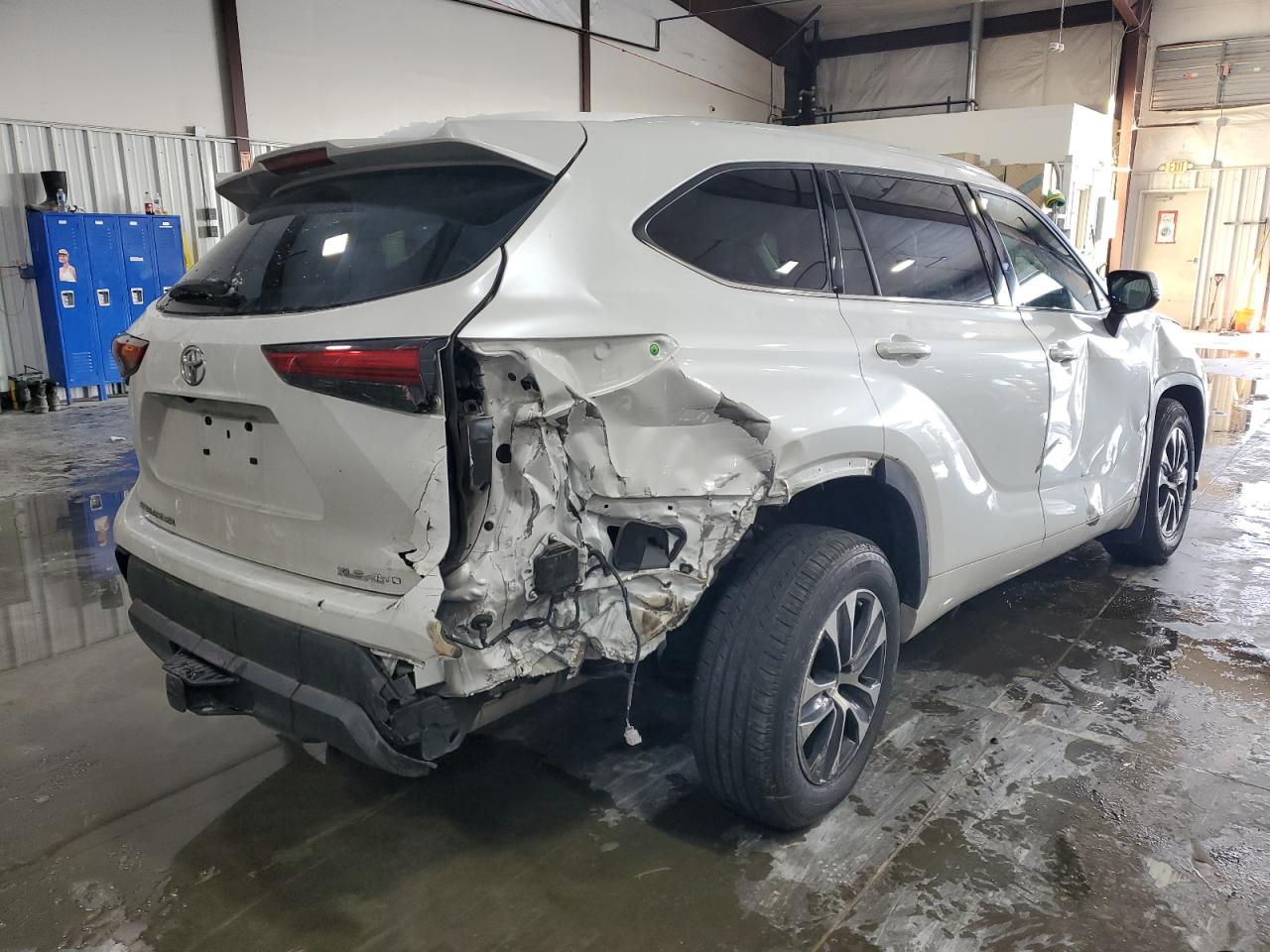 2022 Toyota Highlander - Image 3