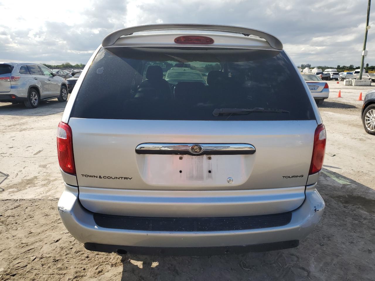 2006 Chrysler Town & Country - Image 6