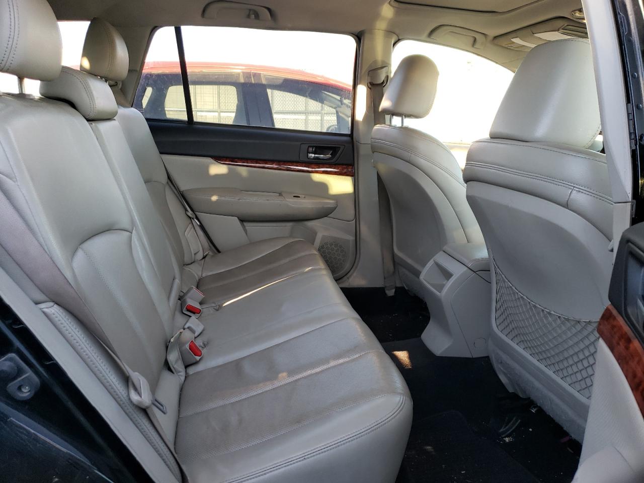 2010 Subaru Outback - Image 11