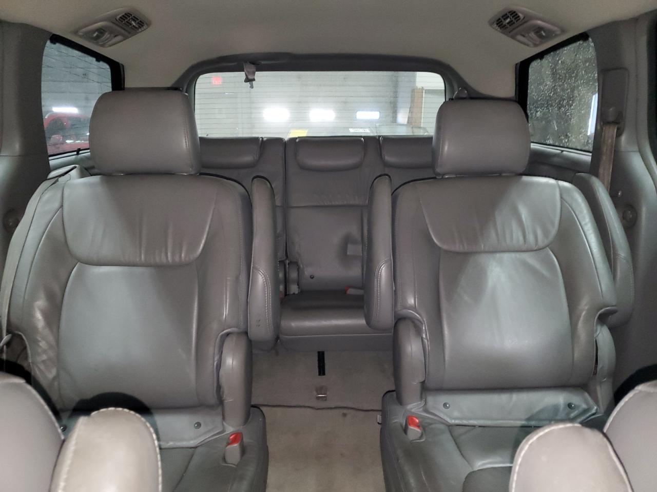 2008 Toyota Sienna - Image 10