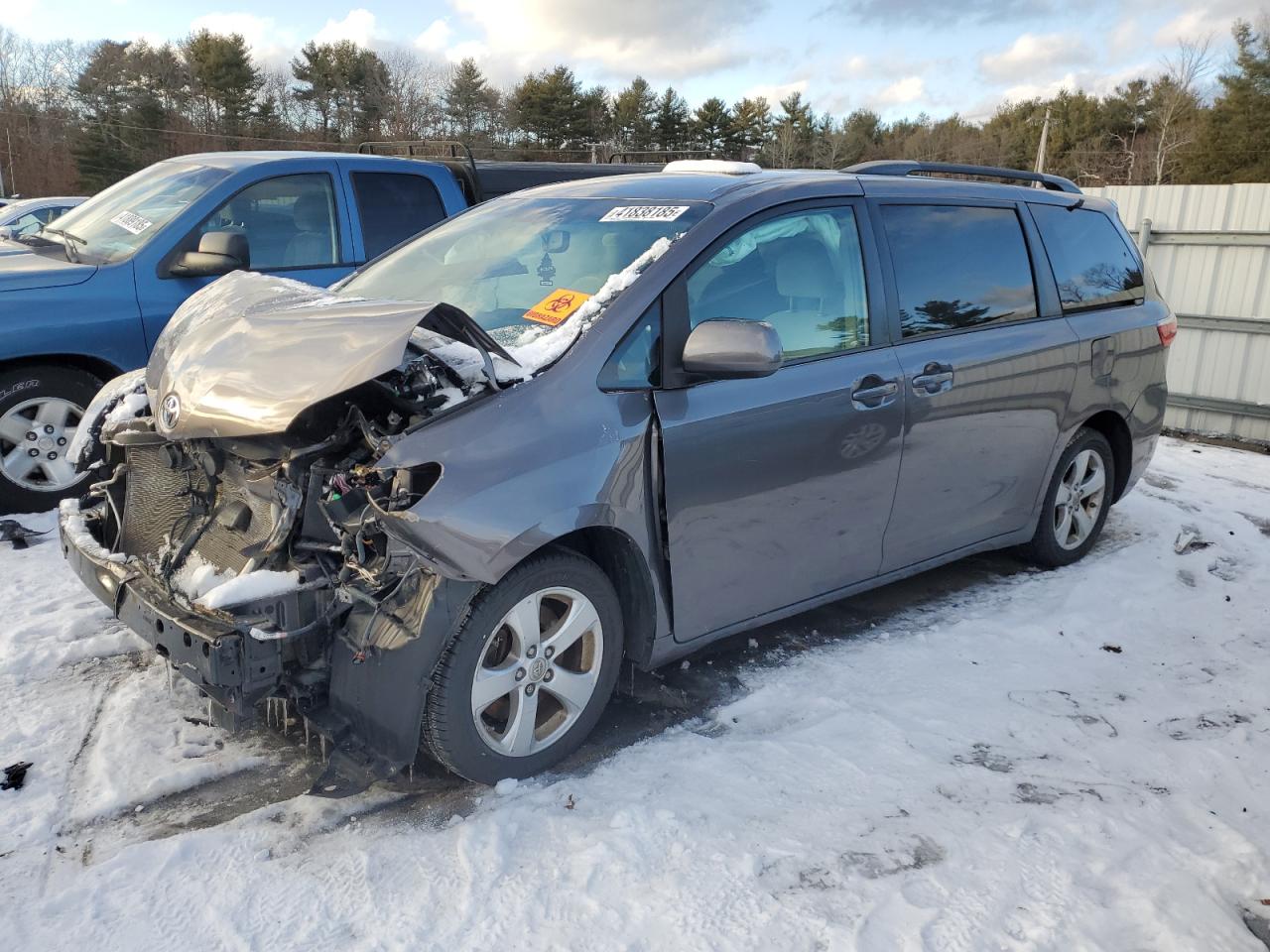 2015 Toyota Sienna - Image 1