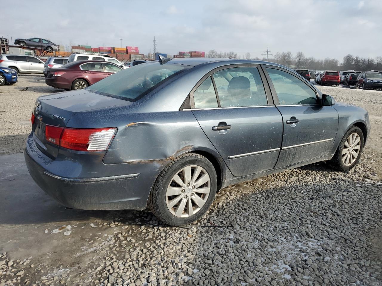 2010 Hyundai Sonata - Image 3