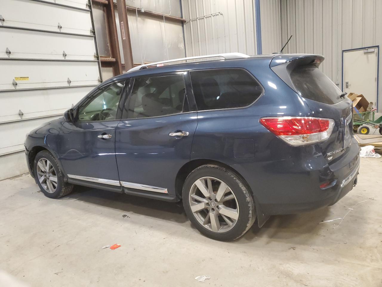 2013 Nissan Pathfinder - Image 2