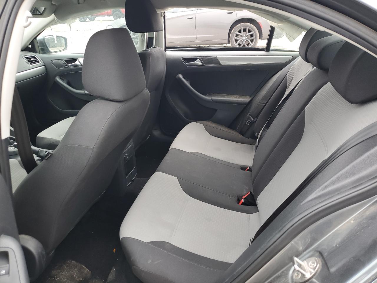 2017 Volkswagen Jetta - Image 10