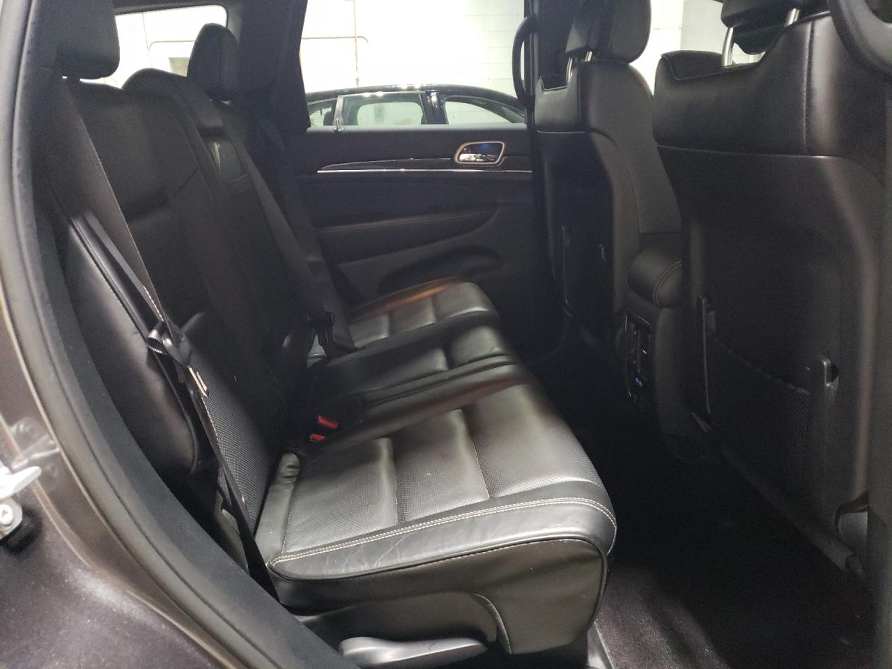 2017 Jeep Grand Cherokee - Image 11