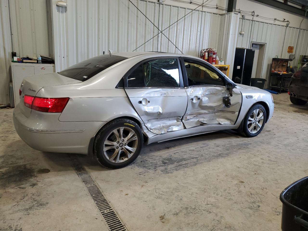 2009 Hyundai Sonata - Image 3