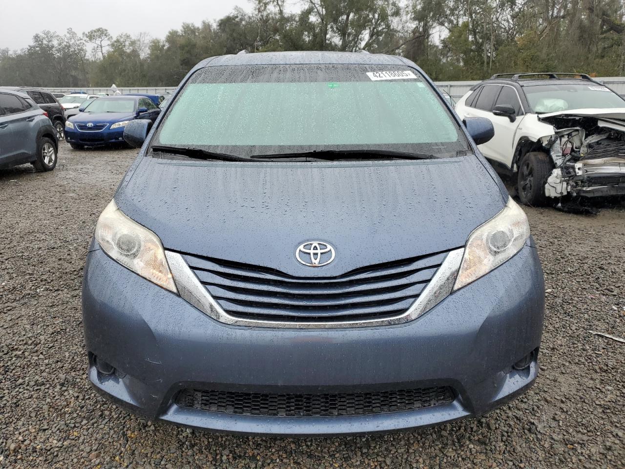 2017 Toyota Sienna - Image 5