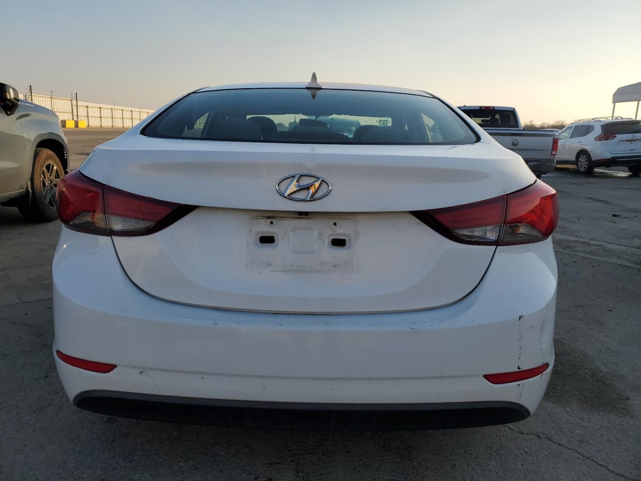 2015 Hyundai Elantra - Image 6