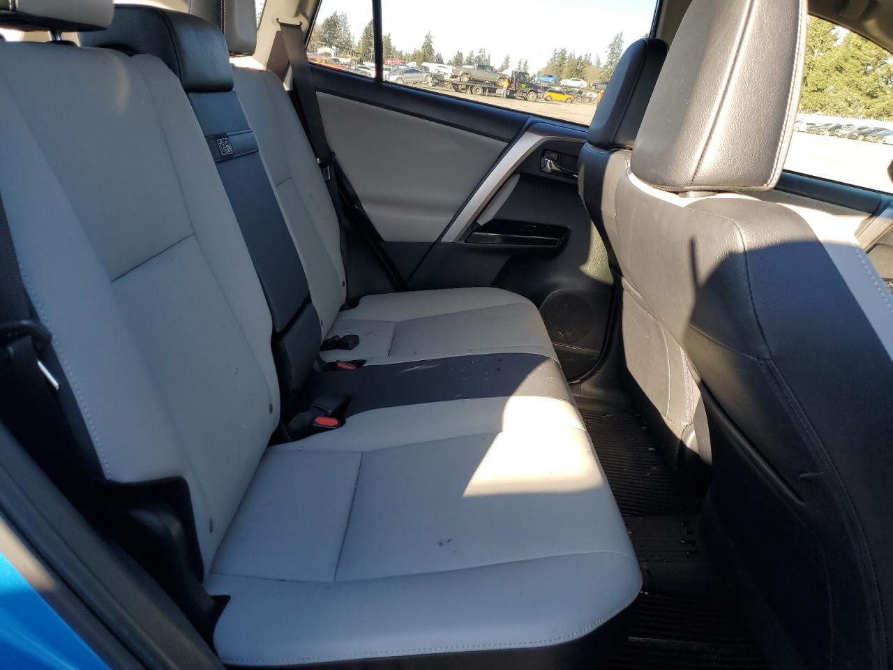 2018 Toyota RAV 4 - Image 11