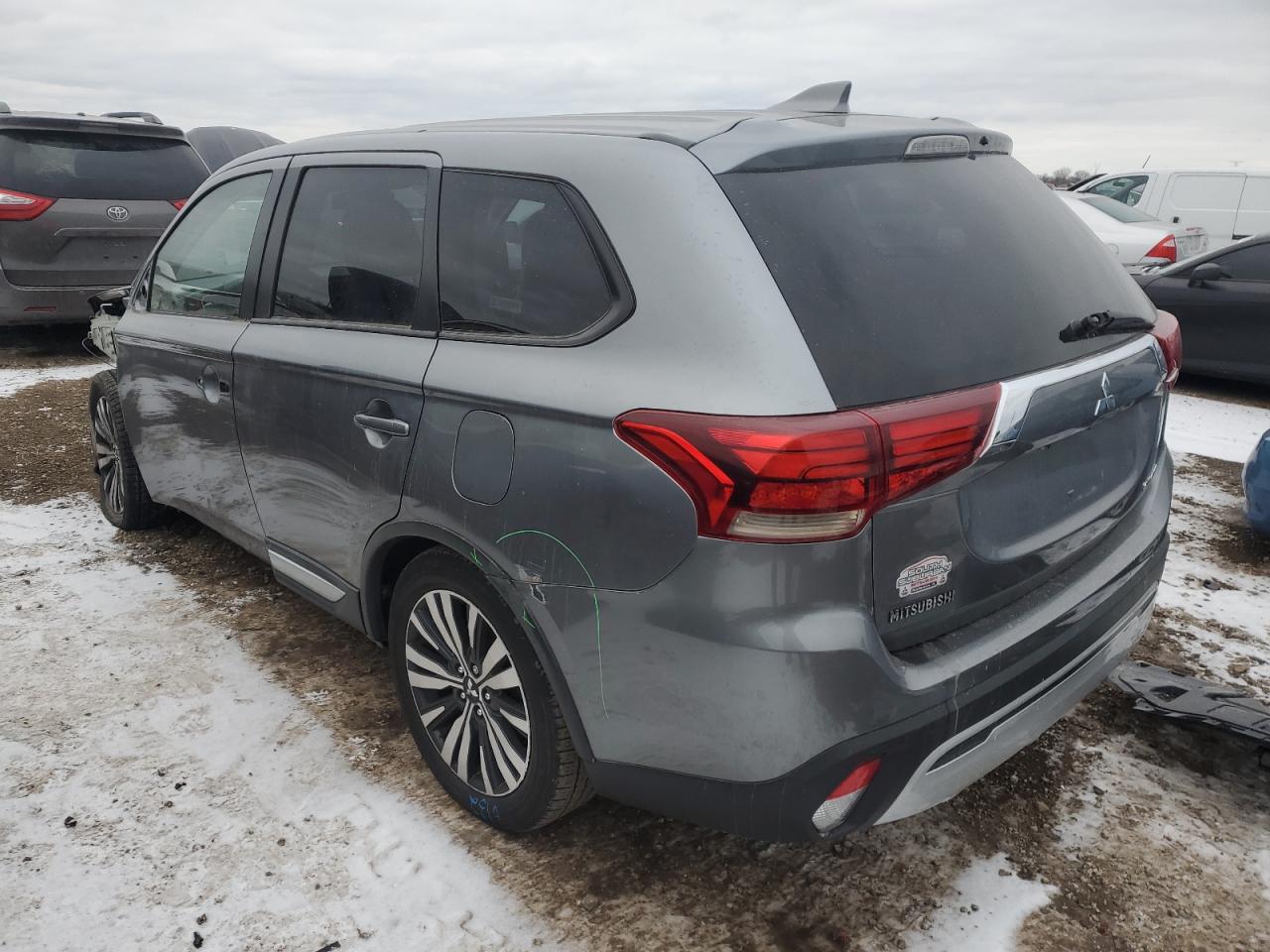 2019 Mitsubishi Outlander - Image 2