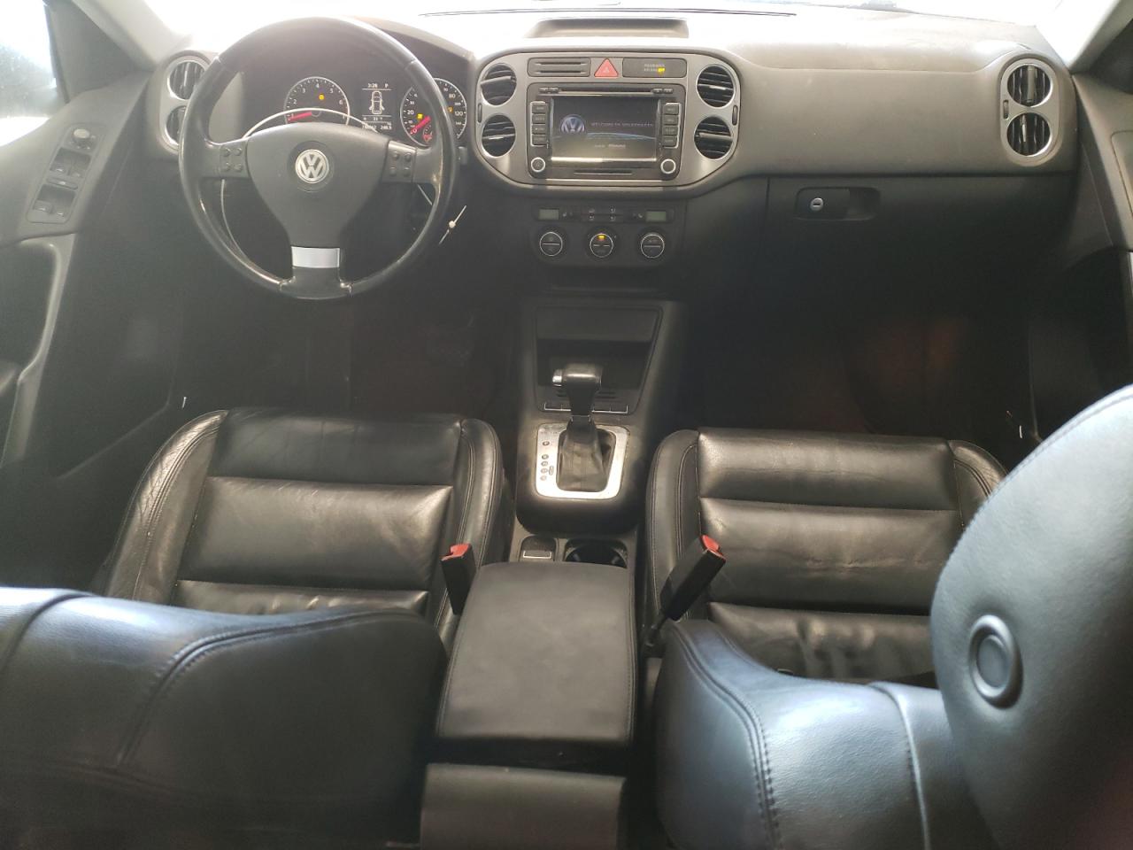 2010 Volkswagen Tiguan - Image 8