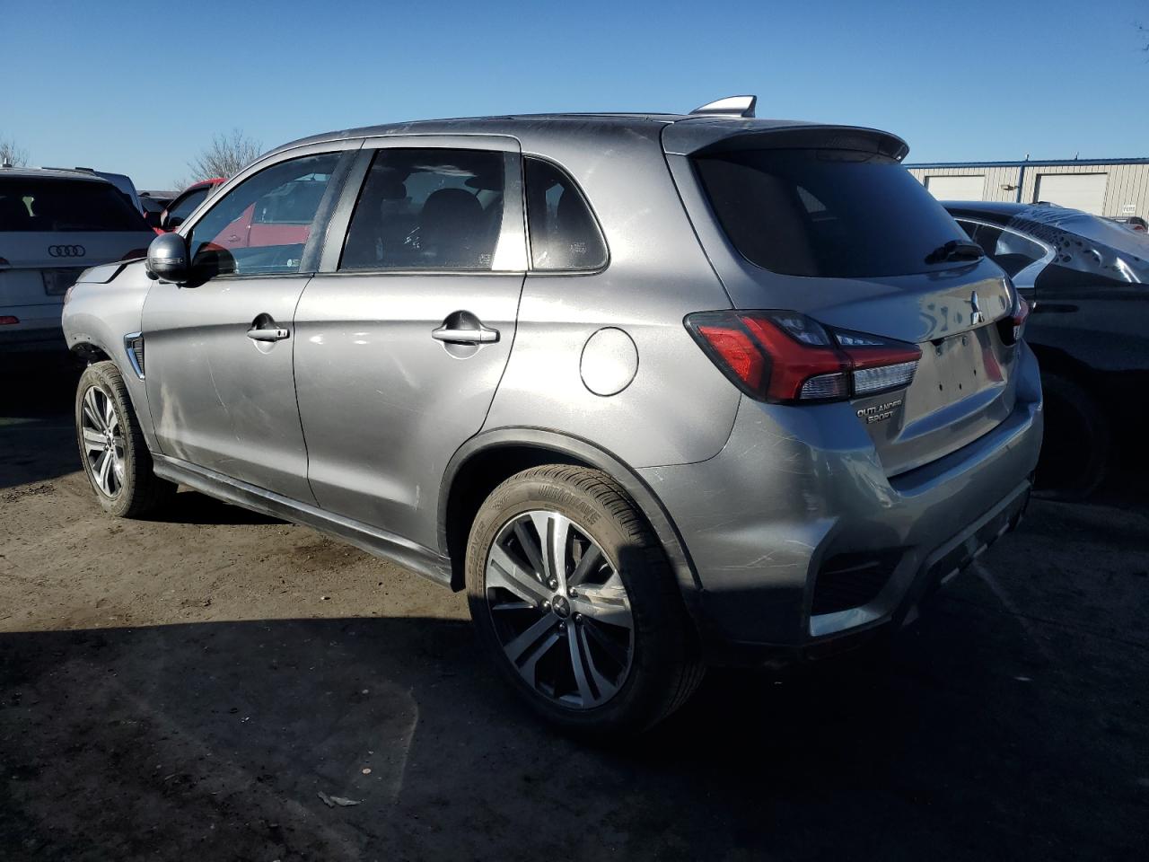 2020 Mitsubishi Outlander - Image 2