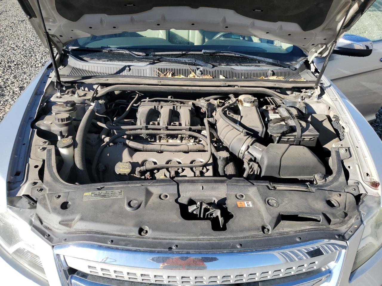 2010 Ford Taurus - Image 11